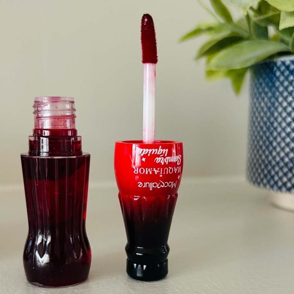 🛍️5️⃣ /💲2️⃣5️⃣🛍️ Red Liquid Lip Tint - Picture 4 of 5